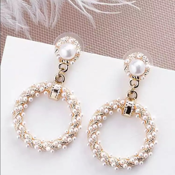 Jewelry - Twist Ring Pearl Earrings